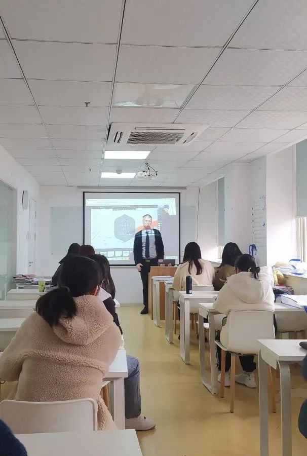 2 國際高中暑假銜接課_A-LevelAP暑假培訓班38.jpg