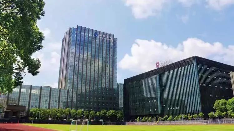 3 上海日本方向國際高中，學費普遍低于10萬6.jpg
