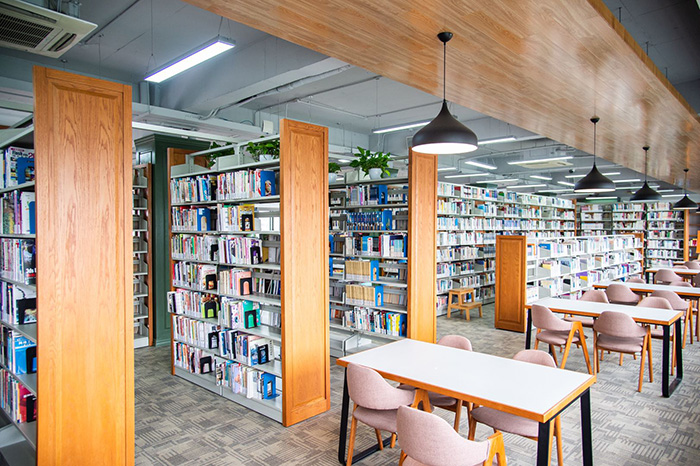 上海市世外中學(xué)圖書館