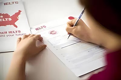 雅思寫作7分范文:當(dāng)今時(shí)代，應(yīng)該教孩子書法嗎