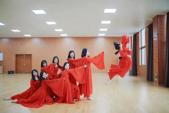 杭州第四中學國際部，英國G5名校大滿貫！