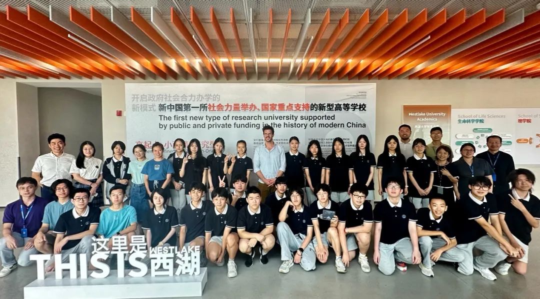 1 杭州娃哈哈雙語學(xué)校首屆高中畢業(yè)生包攬牛津劍橋18.jpg